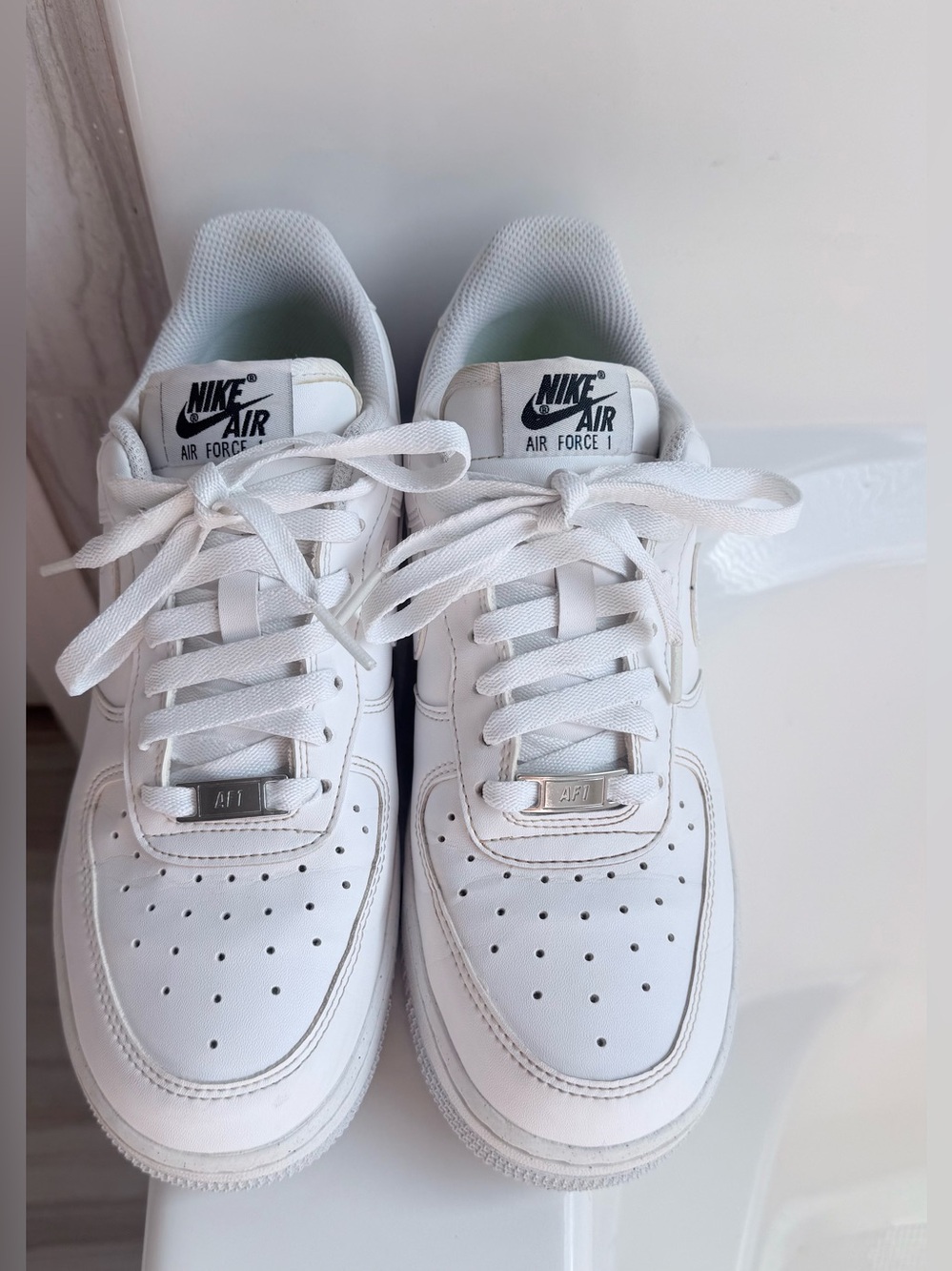 Nike Air Force 1’ 07 LE Women’s Athletic Sneakers Apple green sole Worn once - Picture 2 of 9